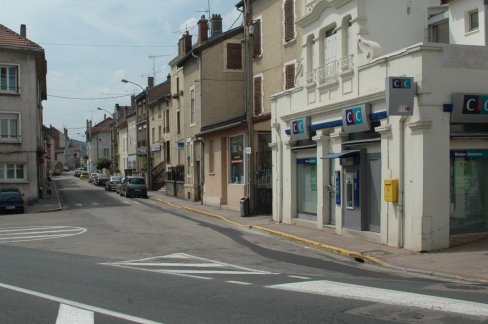 Carrefour de l'avenue du Général de Gaulle et des Jardins-Fleuris en 2009 (photographie couleur : Jean-Luc Gouret)